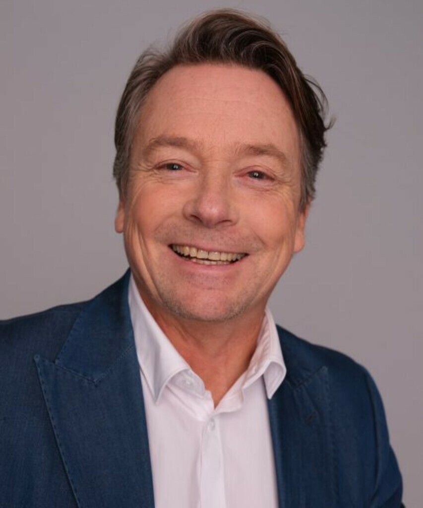 Bas O.