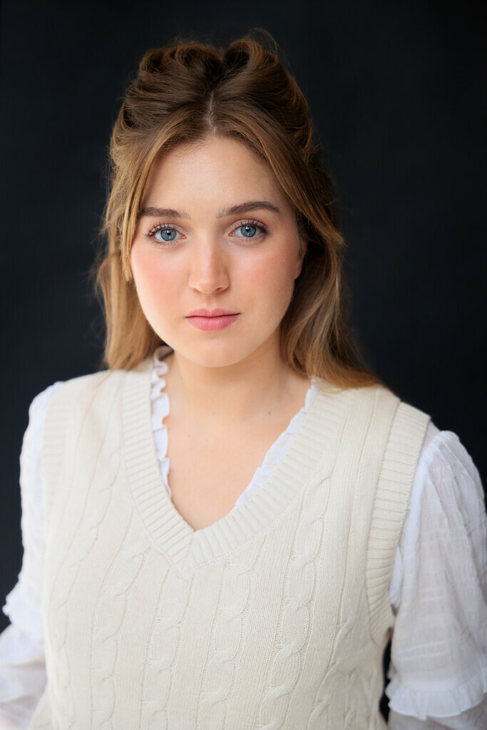 Aniek V.