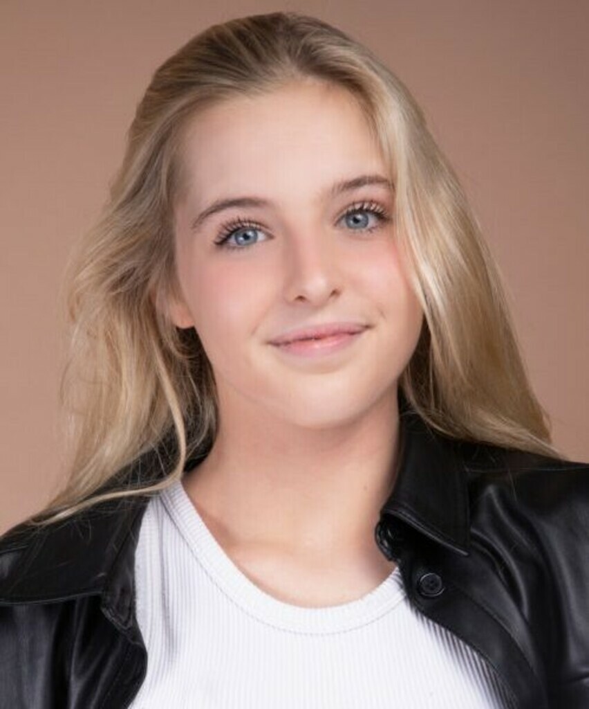 Eline V.