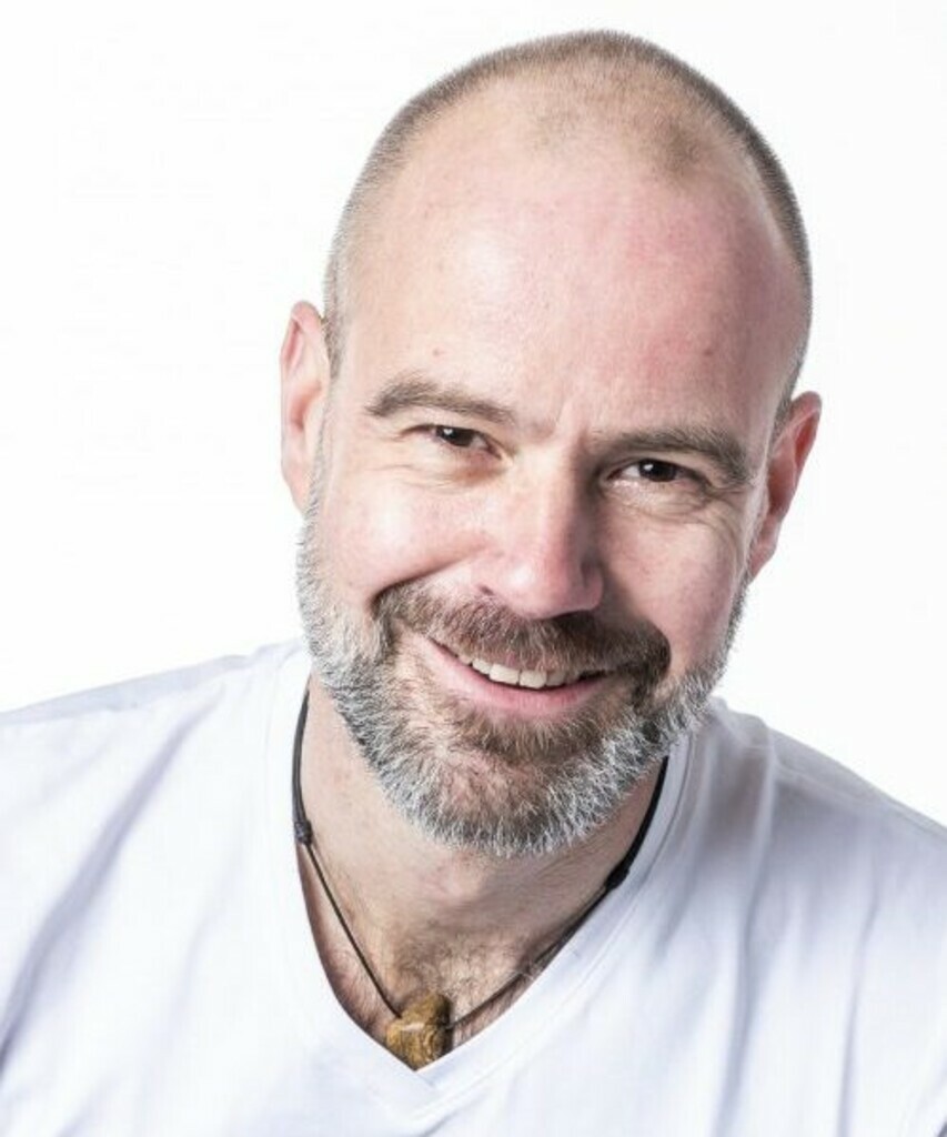Simon V.